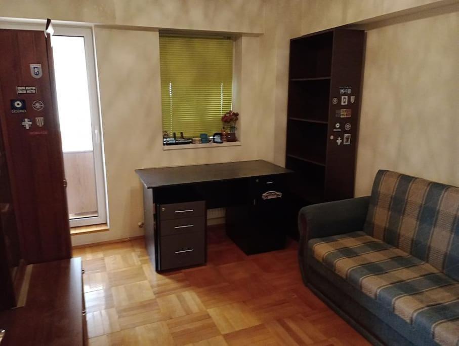 Apartament Ultracentral Kfc ไกรโอวา ภายนอก รูปภาพ