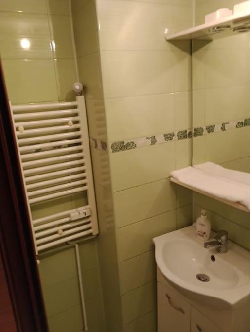 Apartament Ultracentral Kfc ไกรโอวา ภายนอก รูปภาพ