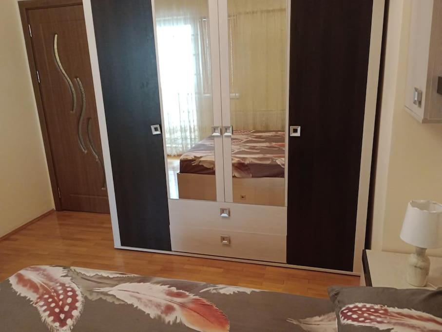 Apartament Ultracentral Kfc ไกรโอวา ภายนอก รูปภาพ