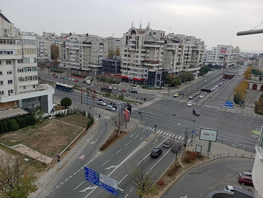 Apartament Ultracentral Kfc ไกรโอวา ภายนอก รูปภาพ